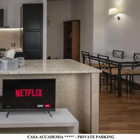 Elegante Casa Accademia ***** - Private Parking Apartment Livorno